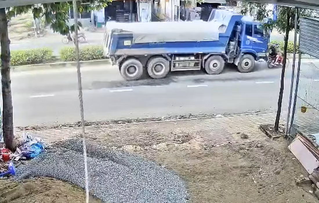  Nữ sinh lớp 8 tử vong sau khi xe tải tông từ phía sau xe máy -0