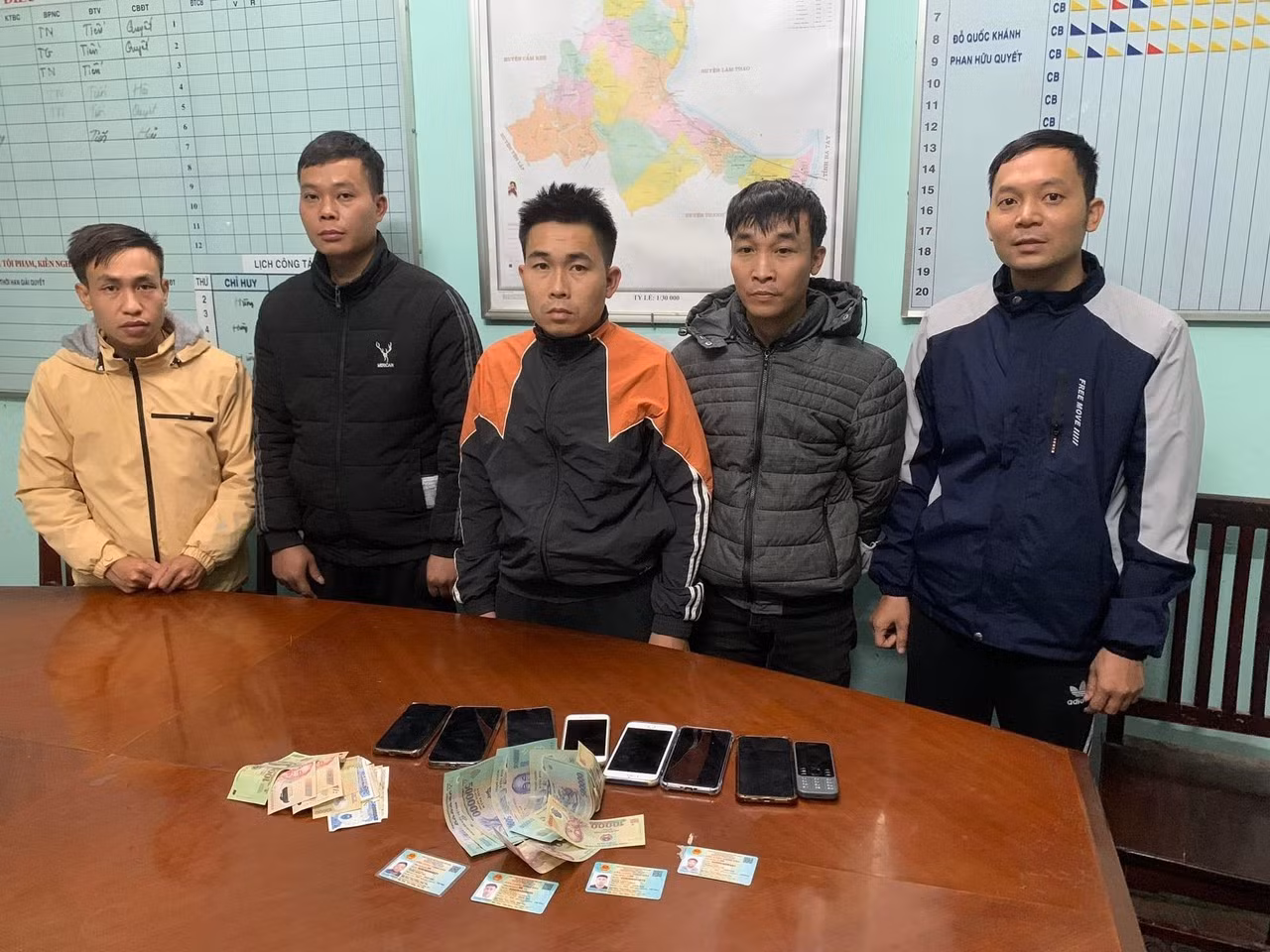 Liên tiếp triệt phá nhiều vụ cá độ bóng đá -0