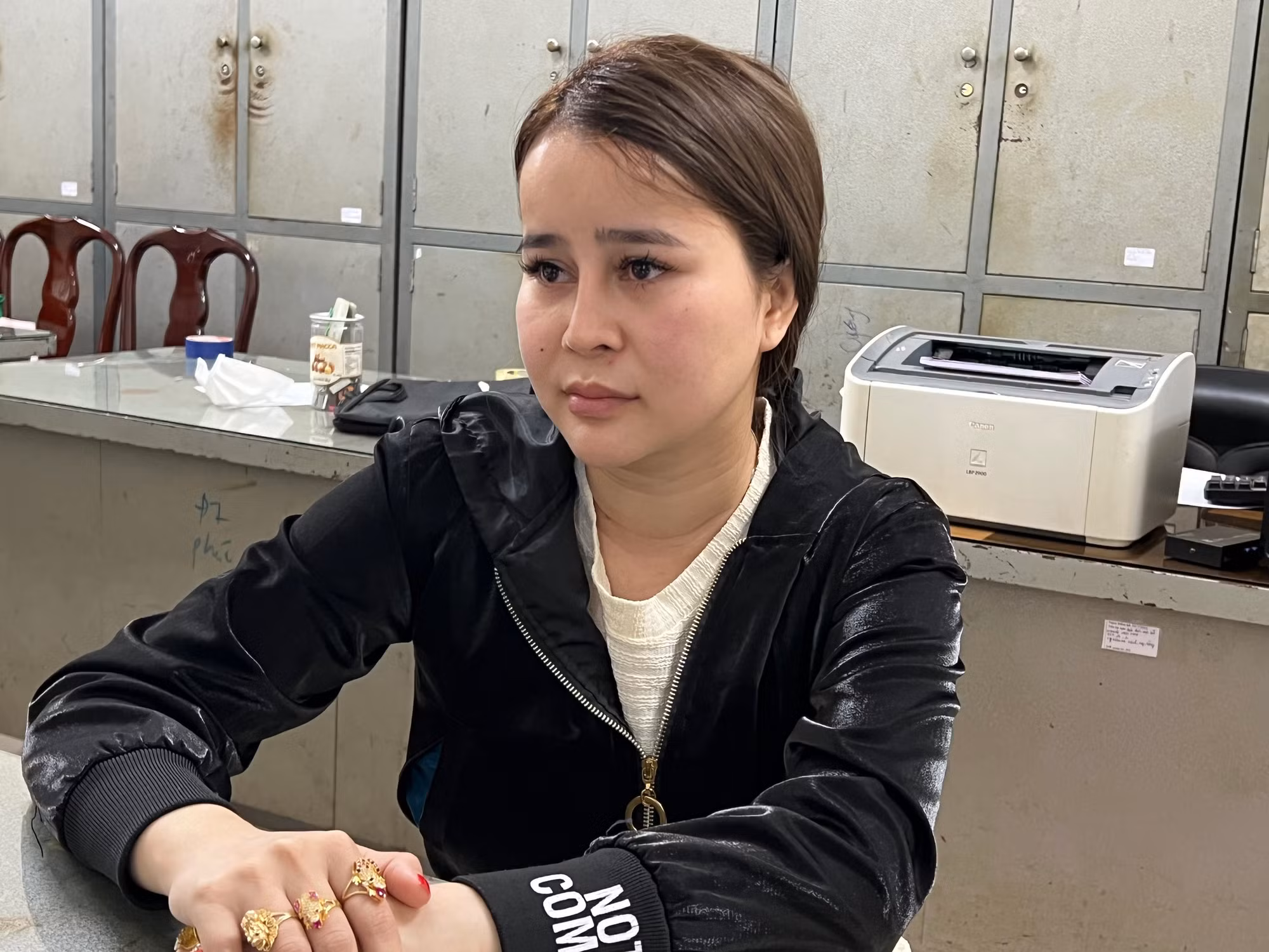 Cặp vợ chồng chuyên khống chế, chăn dắt gái “ngành” bằng hình ảnh khỏa thân khai gì với Công an? -0