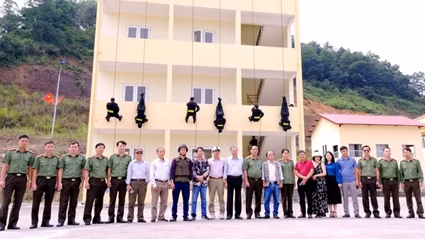 Xét thưởng tác phẩm dự thi sáng tác về “Hình tượng người chiến sĩ Cảnh vệ CAND”