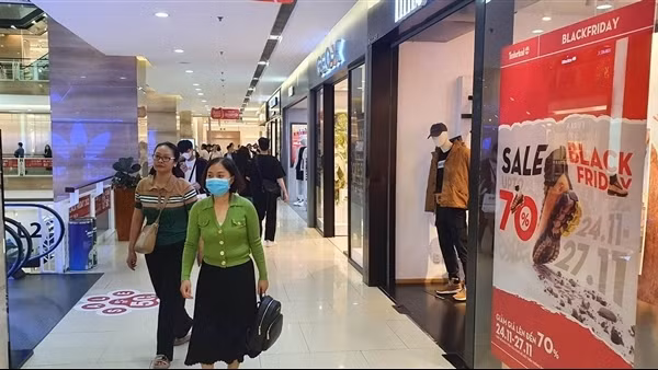 Ngày Black Friday giảm giá sâu nhưng người mua thưa vắng