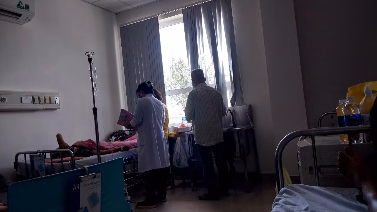 Bỗng dưng bị người lạ mang súng tới tận nhà bắn gây thương tích -0