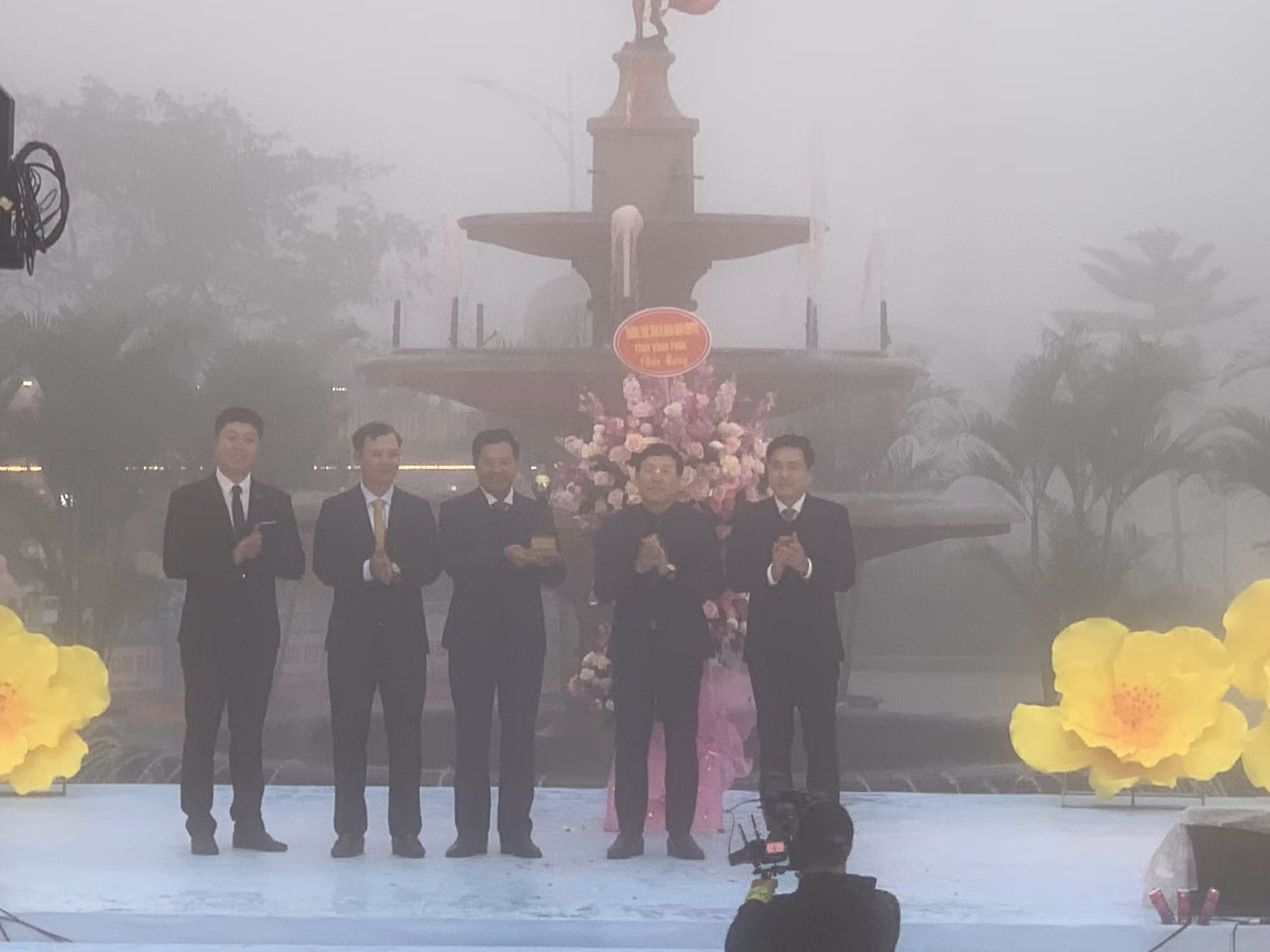 Vĩnh Phúc kinh tế - xã hội vượt mục tiêu, quốc phòng-an ninh được giữ vững -0