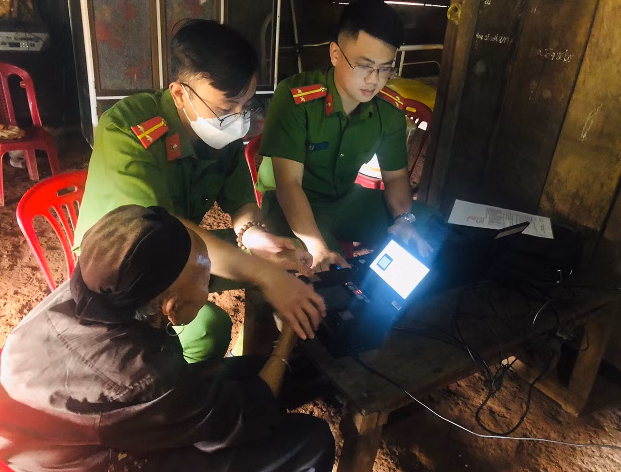 Công an Đắk Nông đẩy mạnh triển khai các giải pháp cấp tài khoản định danh điện tử cho công dân -0