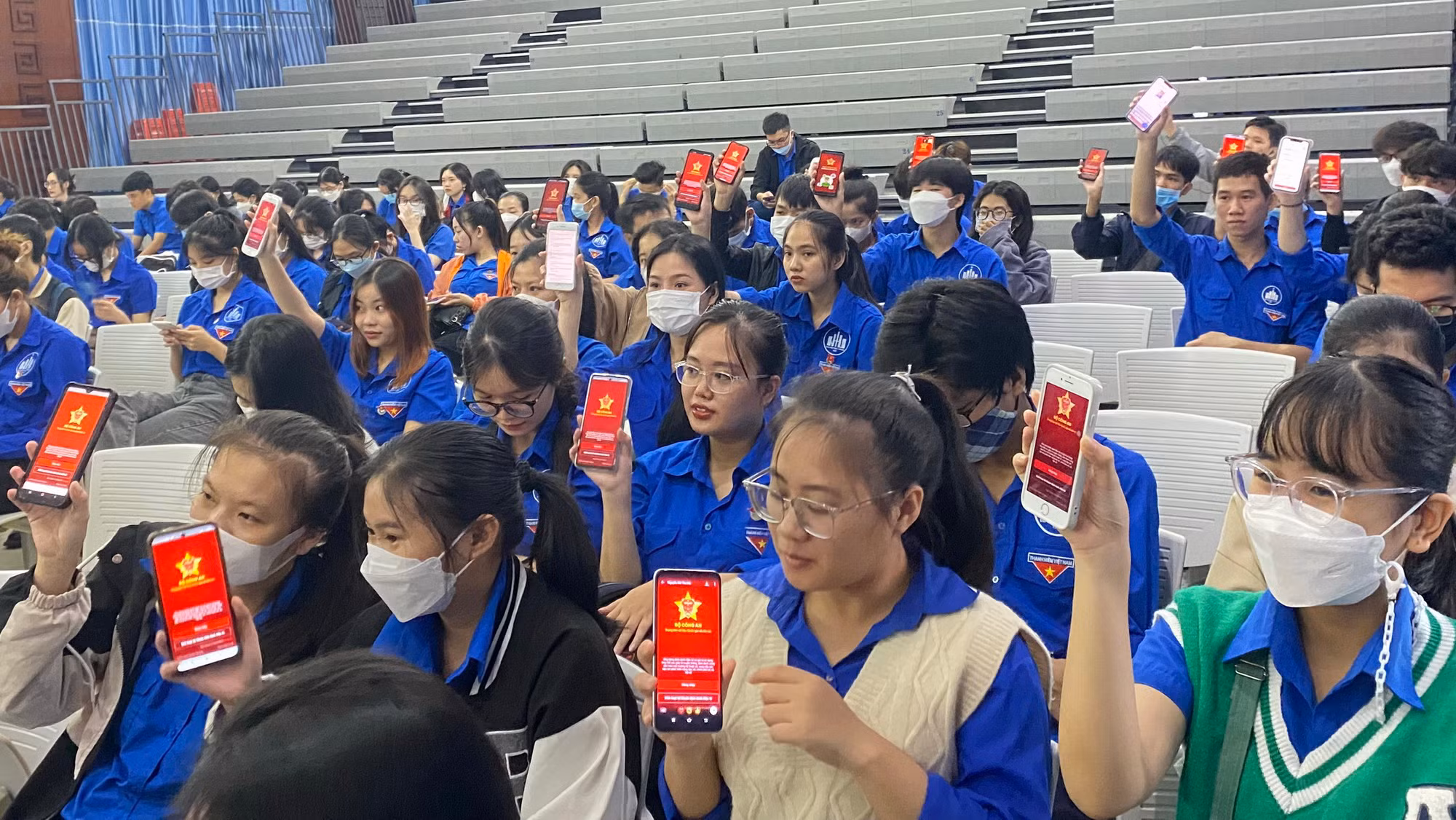 Tuổi trẻ Công an Khánh Hòa khởi động tuyên truyền, hướng dẫn cài đặt ứng dụng VNeID -0
