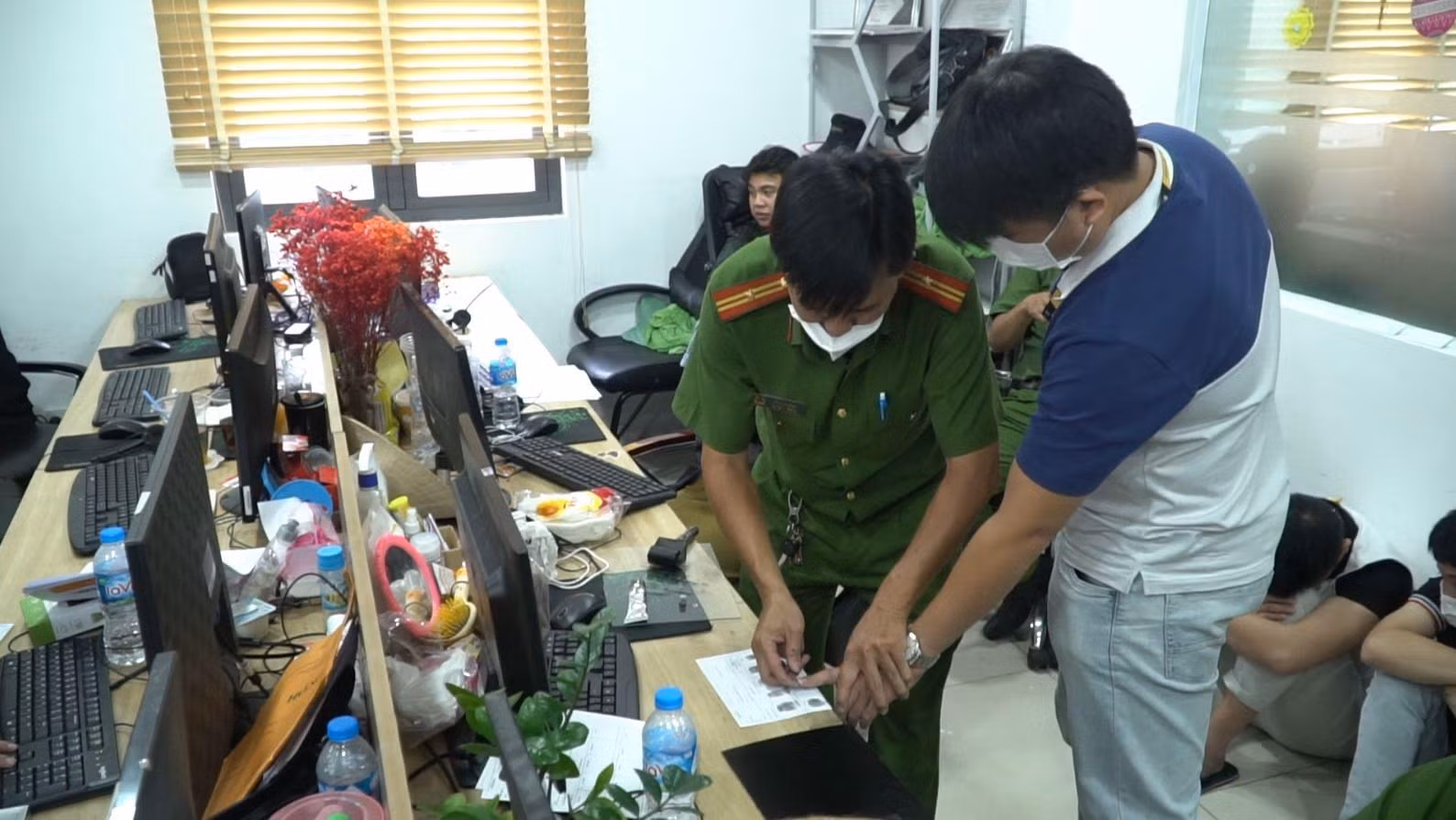 Khởi tố 13 nhân viên Công ty ty Luật TNHH Power Law tội “Vu khống” -1