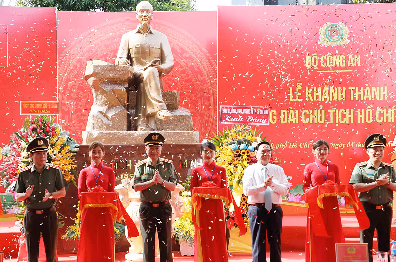 Khánh thành Tượng đài Chủ tịch Hồ Chí Minh trong khuôn viên Cơ quan Bộ Công an -0