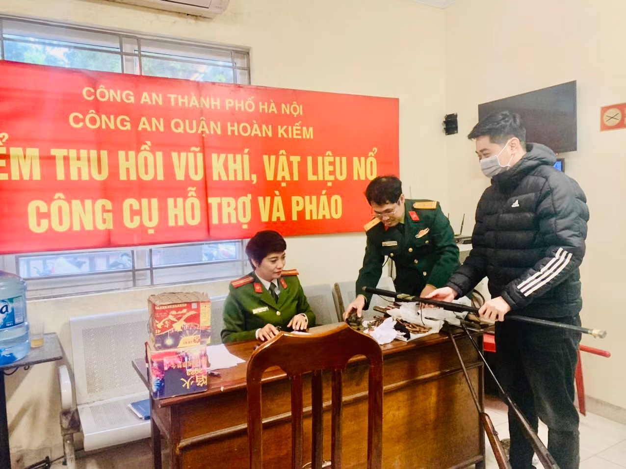 Thu hồi súng và hàng trăm viên đạn để phòng ngừa trọng án dịp cuối năm -0