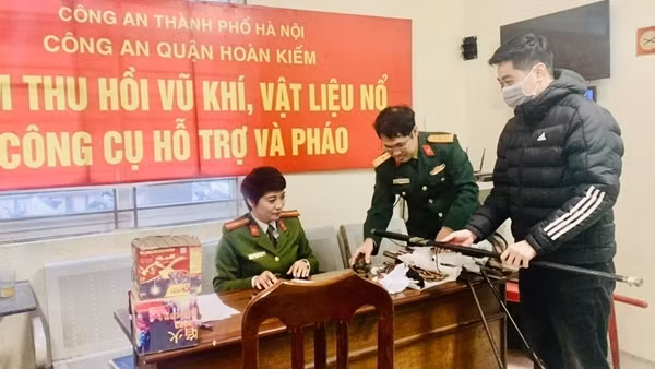 Thu hồi súng và hàng trăm viên đạn để phòng ngừa trọng án dịp cuối năm