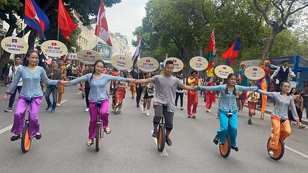 Tháo gỡ khó khăn về thể chế, chính sách và nguồn lực cho phát triển văn hóa