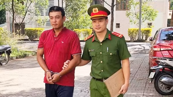 Kẻ mua bán phụ nữ bị bắt sau 10 năm lẩn trốn