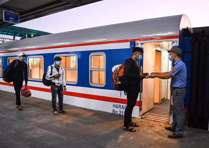 Đường sắt chạy thêm hàng chục đoàn tàu dịp Tết Dương lịch 2023 -0