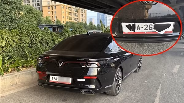 Sợ phạt nguội, tài xế ô tô tỉnh vào Thủ đô mang decan che biển số