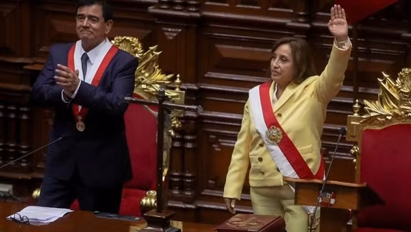 Peru có lãnh đạo mới ngay sau khi Tổng thống cũ bị phế truất