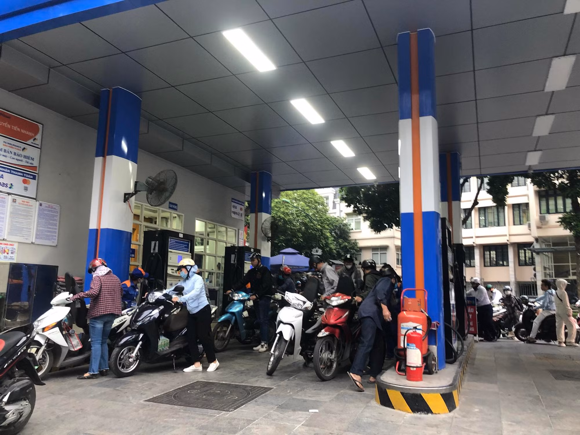 Giá xăng dầu giảm mạnh -0