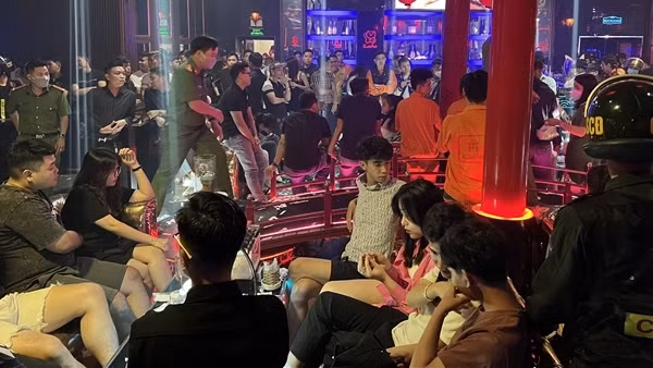 Nhiều người dính ma túy trong quán bar lúc rạng sáng