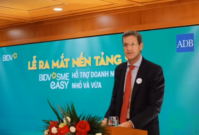 ông andrew jeffries – giám đốc quốc gia ngân hàng phát triển châu á (adb) tại việt nam, chia sẻ về dự án hỗ trợ kỹ thuật phát triển dnnvv và quá trình hợp tác với bidv.jpg -0
