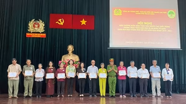 Nhiều mô hình hay, điển hình người cao tuổi phòng, chống tội phạm và tệ nạn xã hội