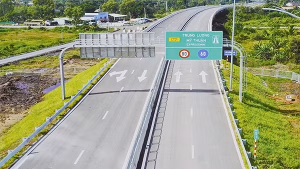 Thêm một nhà thầu bị cảnh cáo do bê trễ tiến độ làm cao tốc