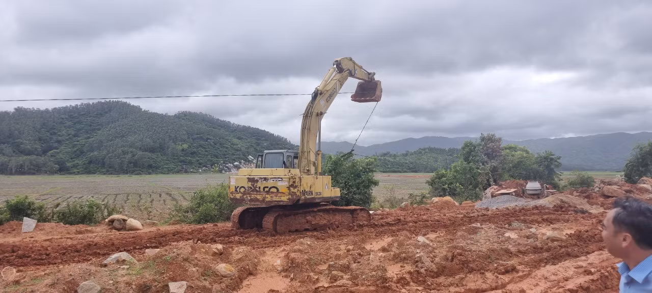  Đồng loạt kiểm tra xử lý các điểm khai thác đất, đá trái phép -0