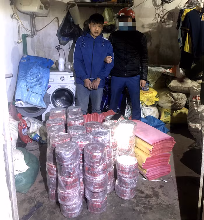 Bắt đối tượng sản xuất pháo nổ -0