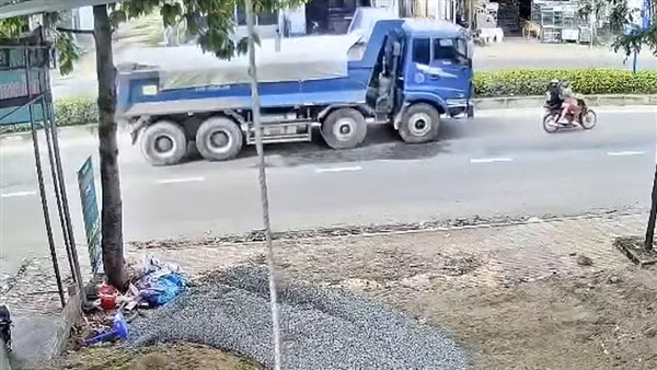 Nữ sinh lớp 8 tử vong sau va chạm với xe tải