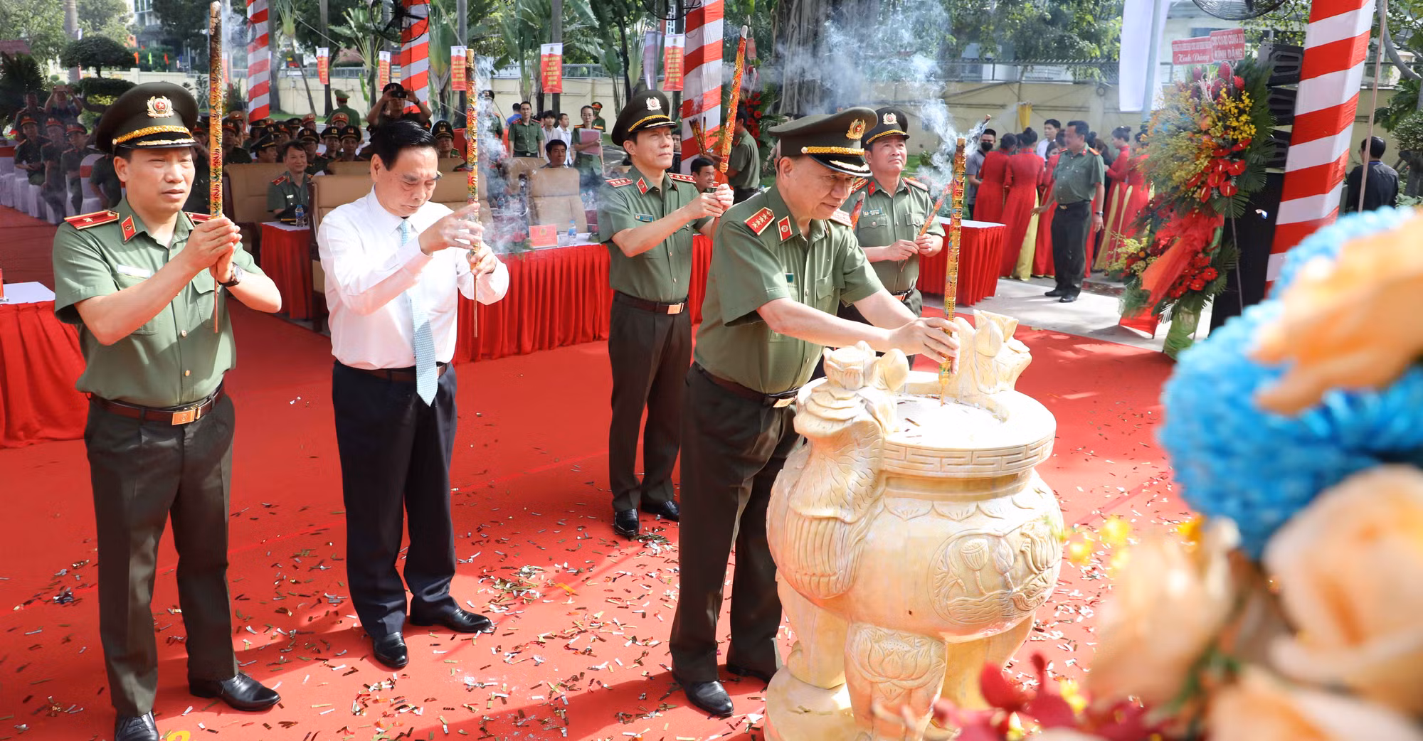 Khánh thành tượng đài Chủ tịch Hồ Chí Minh trong khuôn viên Cơ quan Bộ Công an -0