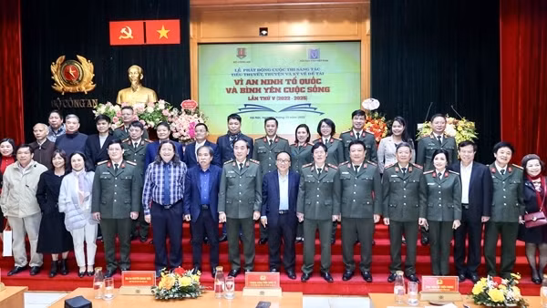 Phát động cuộc thi sáng tác văn học "Vì an ninh Tổ quốc và bình yên cuộc sống"