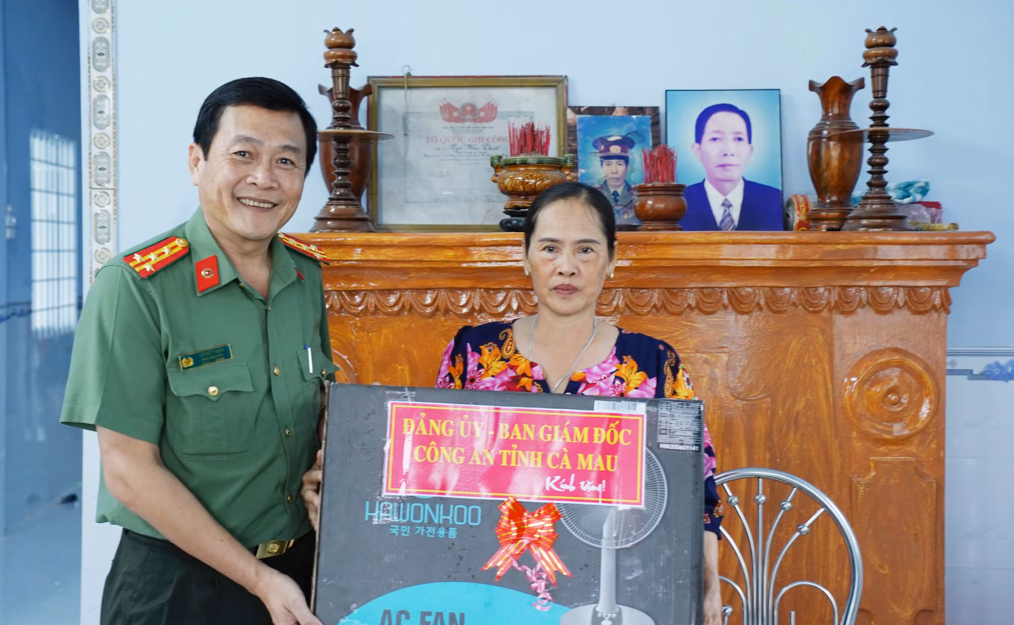 Công an Cà Mau bàn giao nhà tình nghĩa cho 3 gia đình liệt sỹ -0