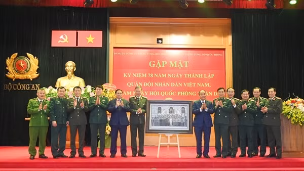 Bộ Công an - Bộ Quốc phòng gặp mặt kỷ niệm 78 năm ngày thành lập Quân đội nhân dân Việt Nam