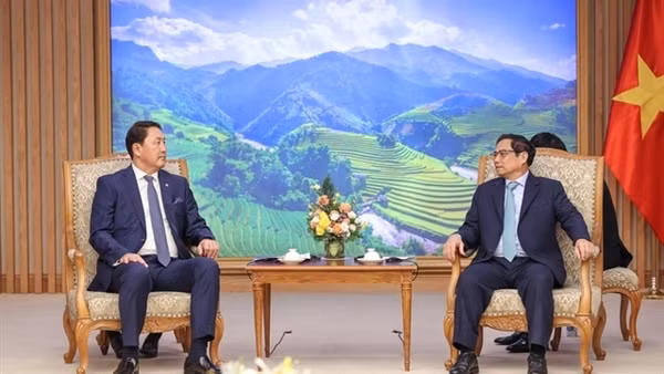 Thủ tướng Phạm Minh Chính tiếp Bộ trưởng Quốc phòng Mông Cổ