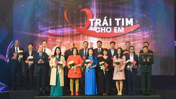 18 tỷ đồng ủng hộ trong đêm Gala kỷ niệm 14 năm Trái tim cho em
