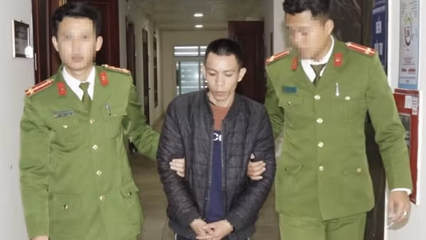 "Ôm" 8 bánh heroin vượt rừng tuồn vào nội địa