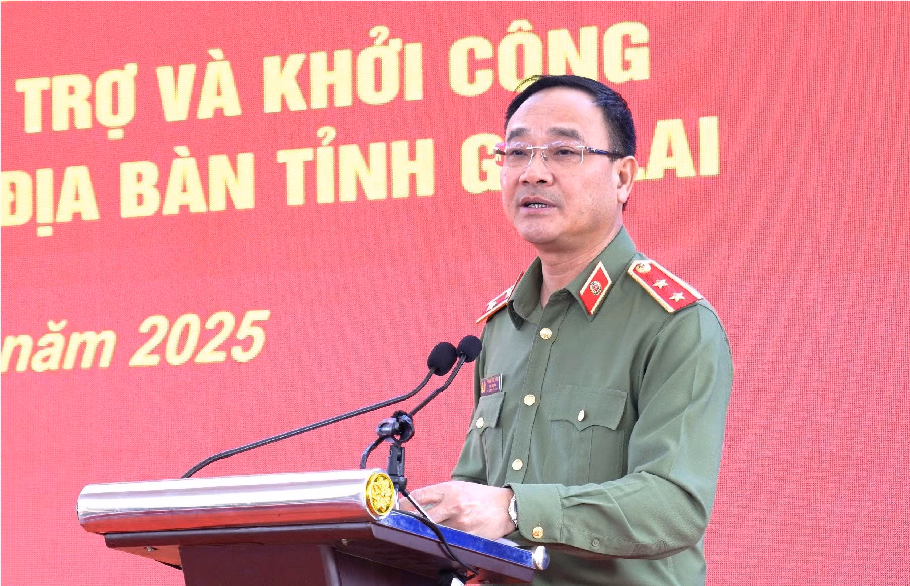 Trao tặng nhà mẫu và bàn giao kinh phí xây nhà cho hộ nghèo trên địa bàn tỉnh Gia Lai -0