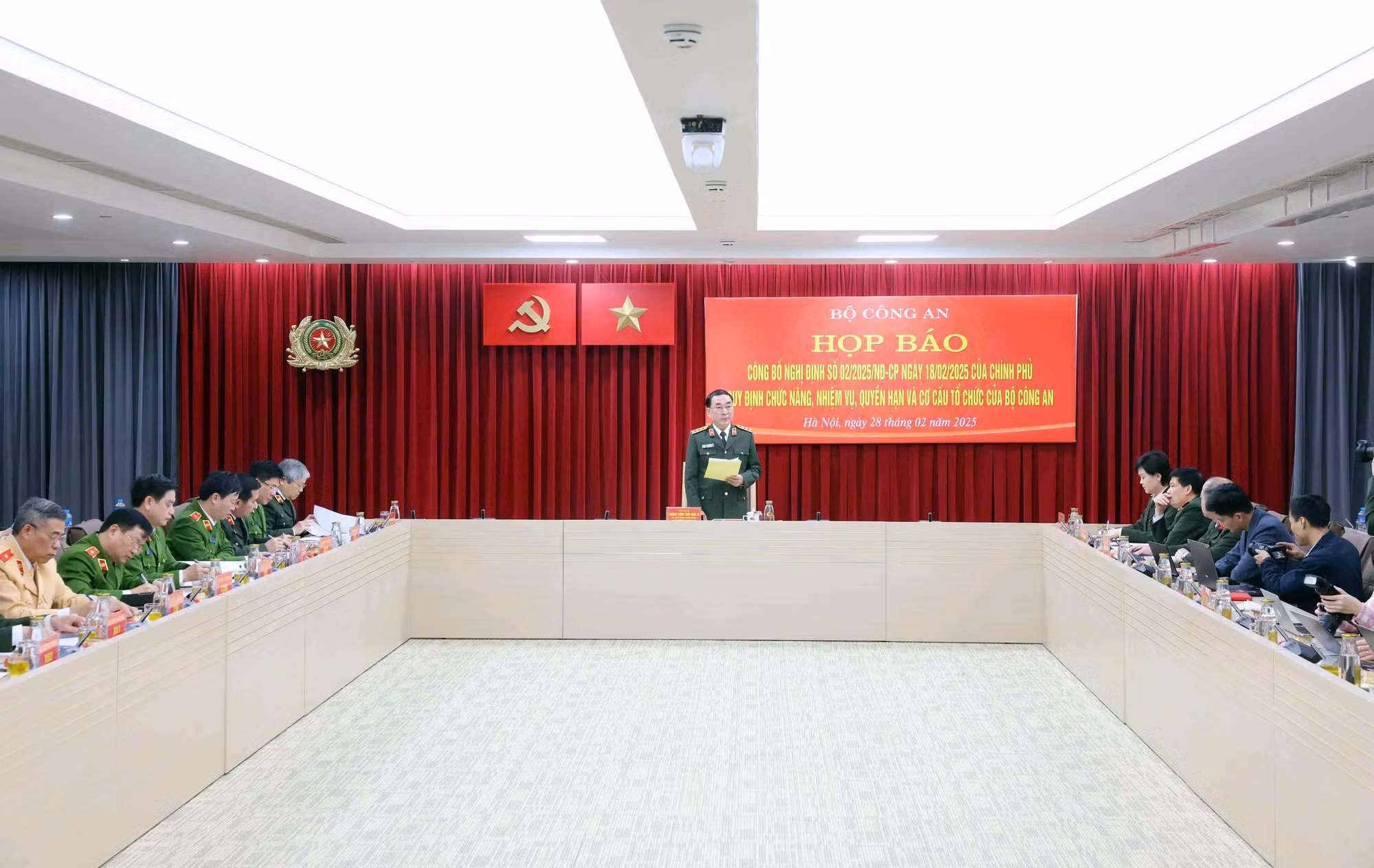 Hơn 290 lãnh đạo cấp Phòng, Công an cấp huyện giữ chức vụ thấp hơn để thuận lợi cho việc tinh gọn bộ máy -0