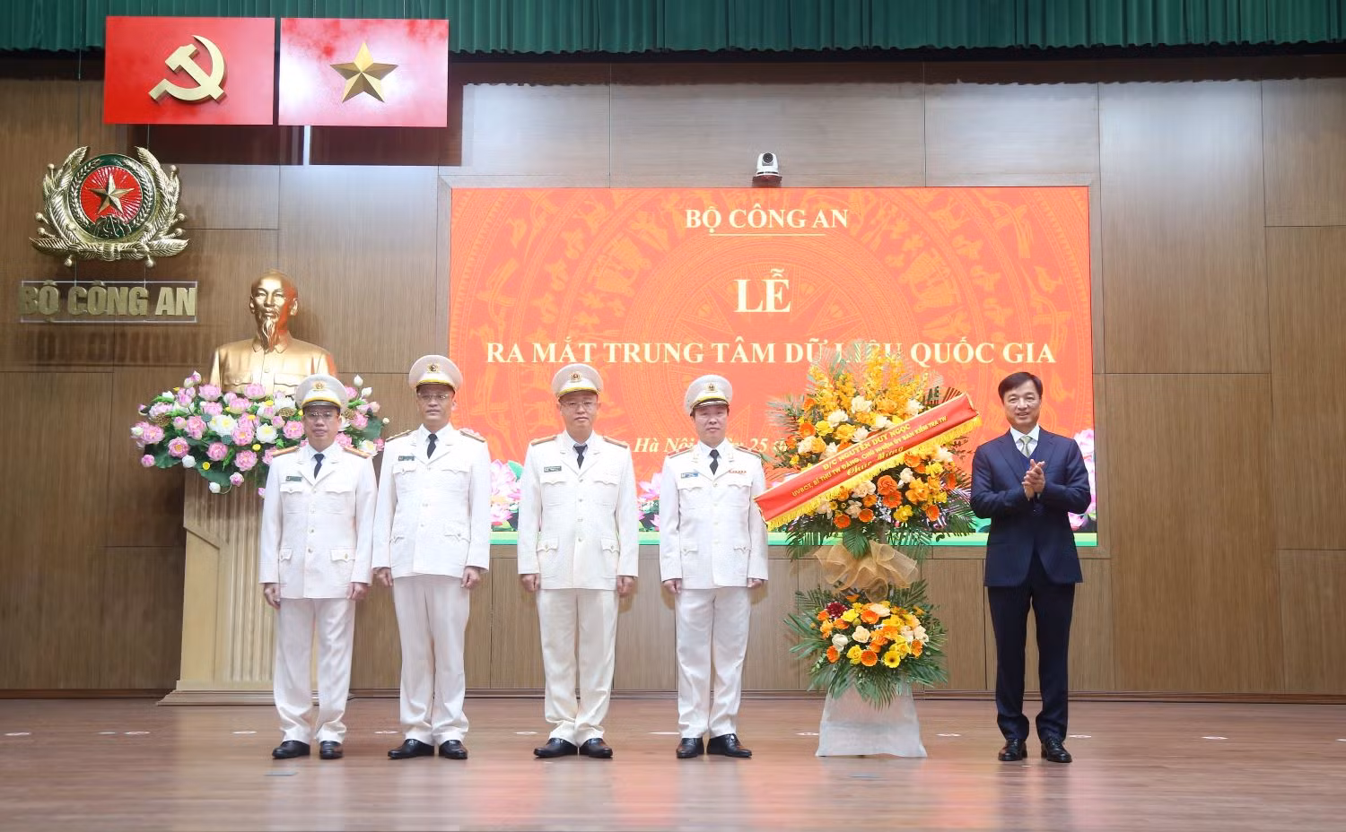 Ra mắt Trung tâm Dữ liệu quốc gia là trụ cột thực hiện thành công cuộc cách mạng chuyển đổi số quốc gia -0
