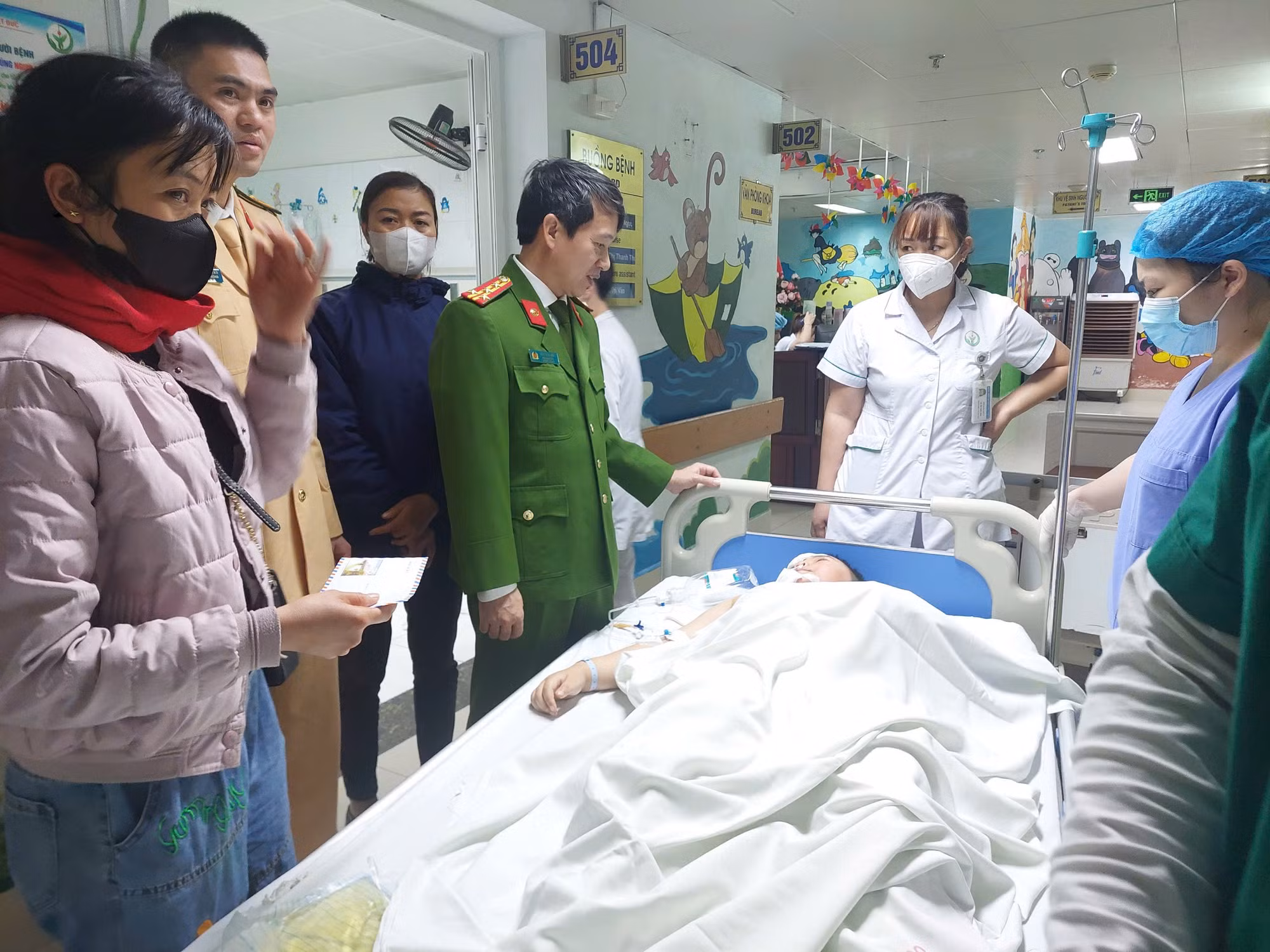 Thăm viếng, chia buồn và hỗ trợ gia đình các nạn nhân gặp tai nạn ở Yên Châu, Sơn La -0