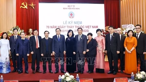 Chủ tịch Quốc hội Trần Thanh Mẫn dự Lễ kỷ niệm 70 năm Ngày Thầy thuốc Việt Nam tại Bệnh viện Hữu Nghị