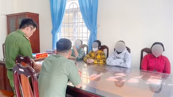Xử phạt nhiều đối tượng đăng tin bịa đặt về "xe bắt cóc"