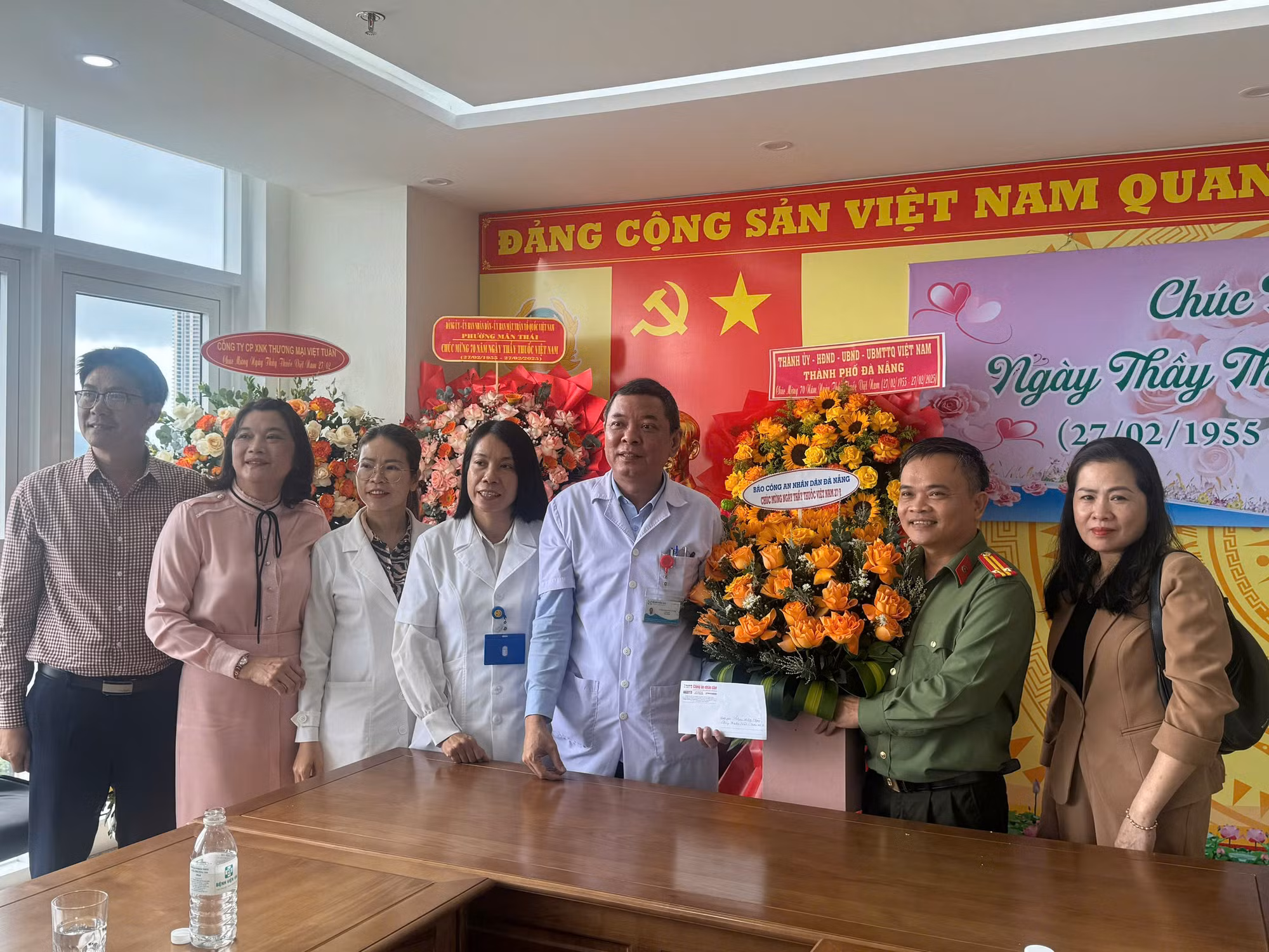 Báo CAND thăm và chúc mừng Bệnh viện 199 (Bộ Công an) nhân kỷ niệm 70 năm ngày Thầy thuốc Việt Nam -0