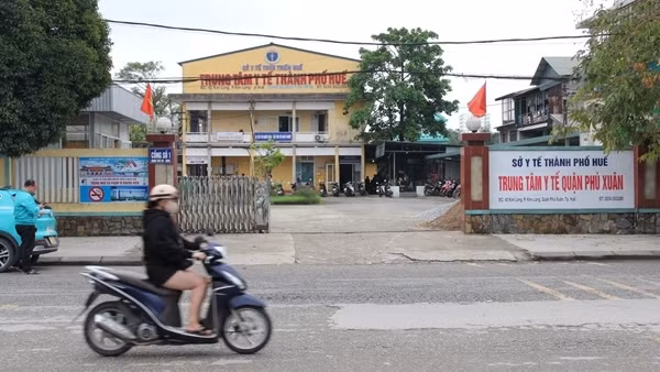 Thu không đủ chi, một số cơ sở y tế ở Huế nợ lương người lao động