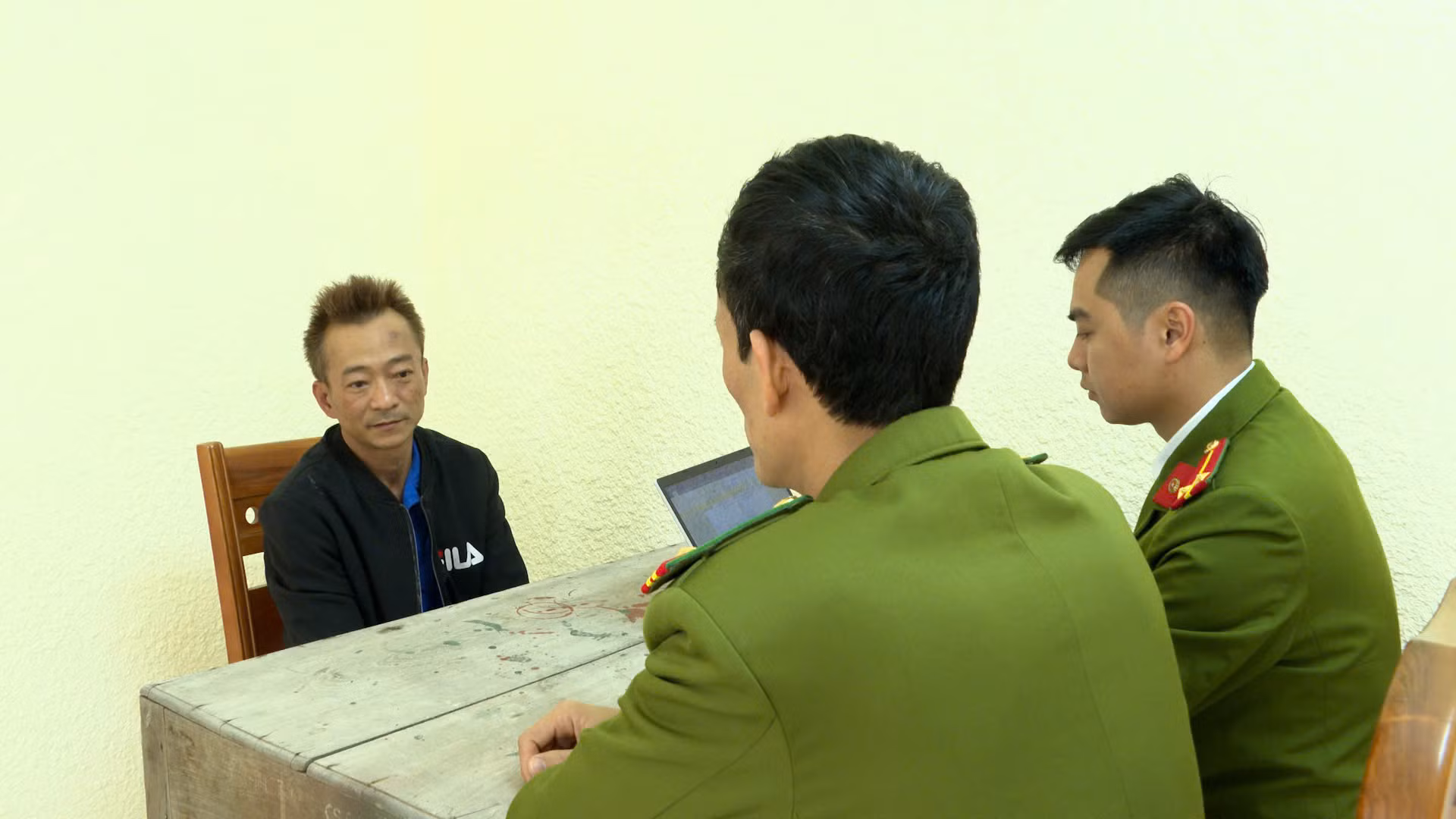 Chân dung lái xe ô tô đâm xe máy kéo dài 10km ở Vĩnh Phúc -0