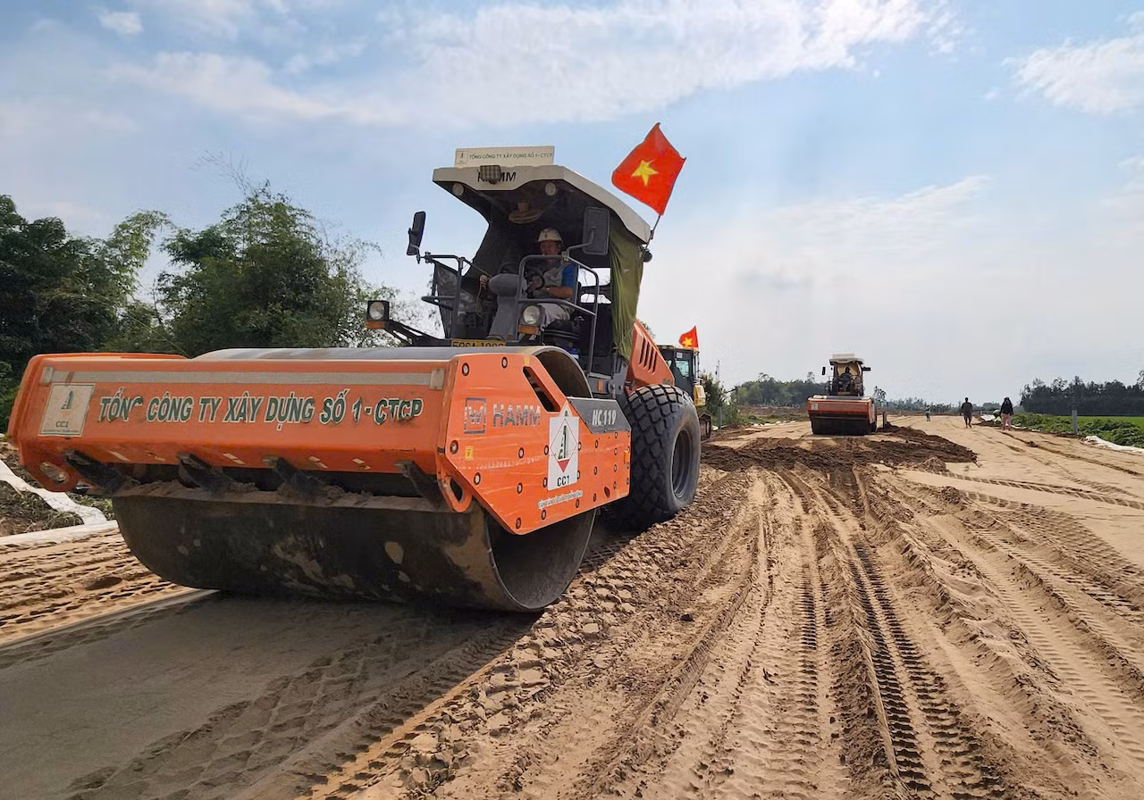Đẩy nhanh tiến độ thi công các cao tốc ở miền Tây -2