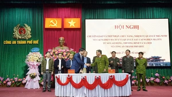 Công an TP Huế tiếp nhận chức năng, nhiệm vụ mới từ các sở ngành