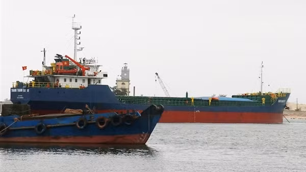 Cảng biển bị bồi lấp khiến doanh nghiệp gặp khó