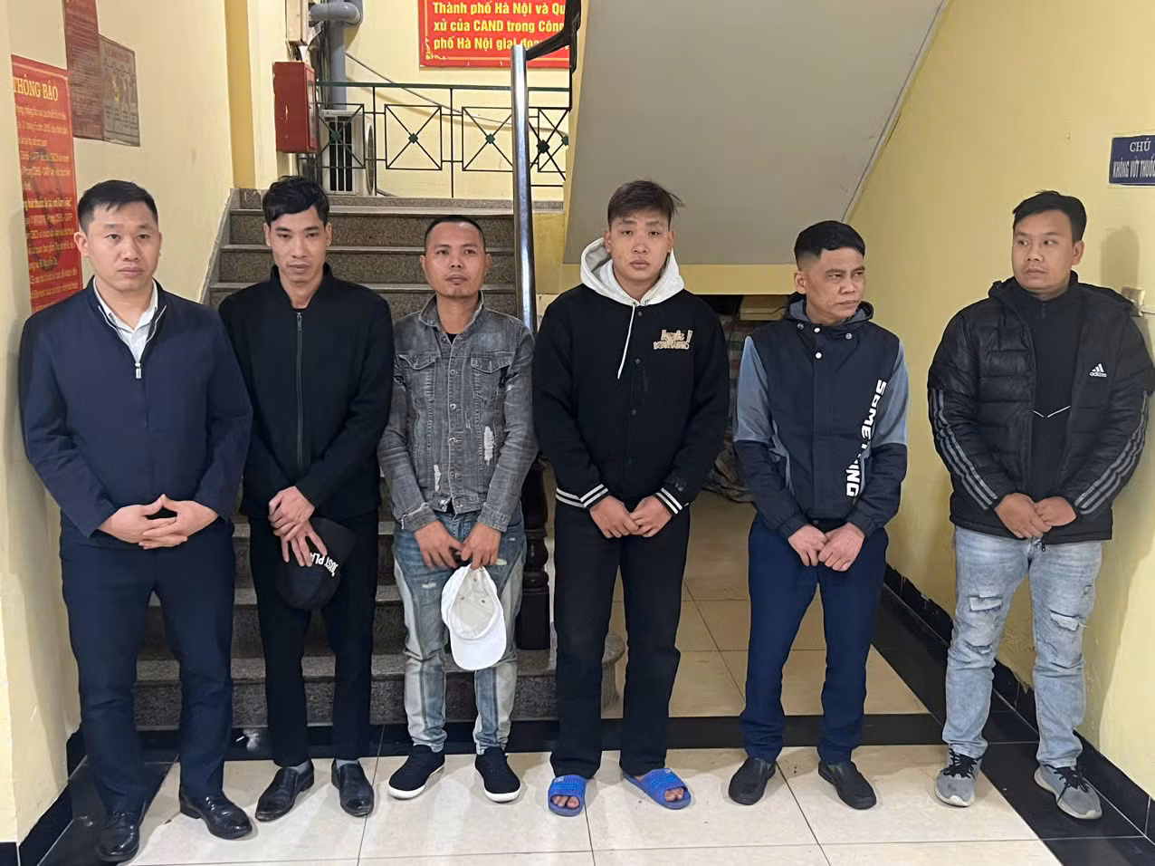 Dùng axit để giải quyết tinh tay ba, 9 người vào vòng lao lý -0