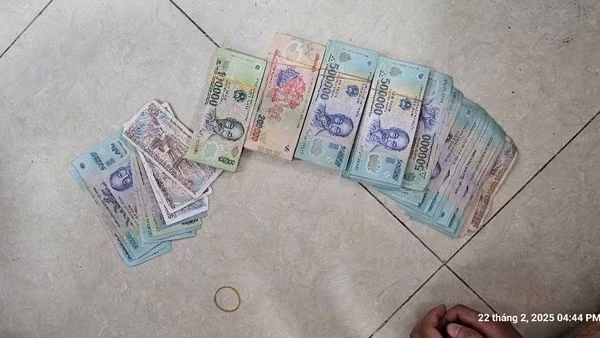 Thông tin mới nhất vụ cầm dao xông vào FPT Shop cướp tiền
