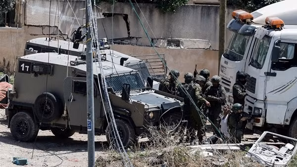 Quân đội Israel mở "chiến dịch lớn" ở Bờ Tây sau loạt vụ nổ xe bus