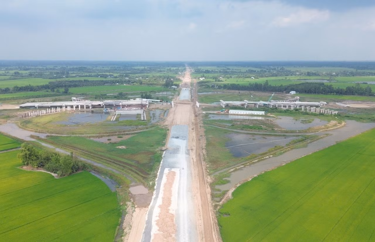 Đẩy nhanh tiến độ thi công các cao tốc ở miền Tây -0