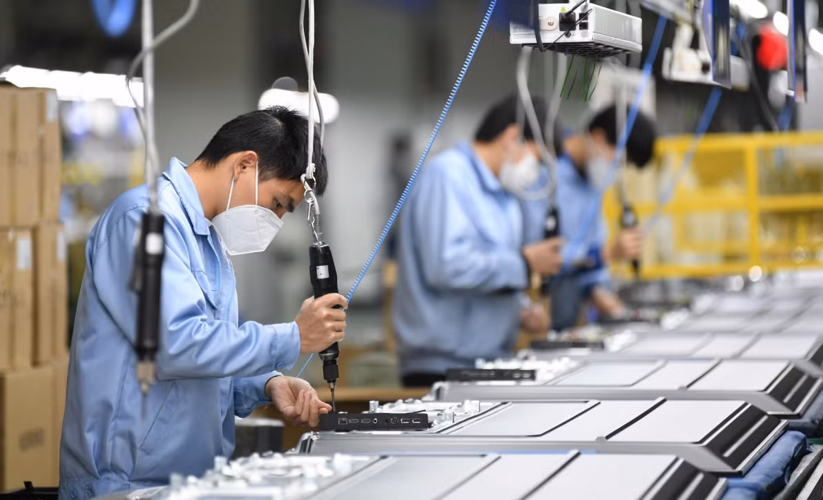 Thị trường lao động ra nước ngoài rộng mở nhưng không có “việc nhẹ lương cao” -0
